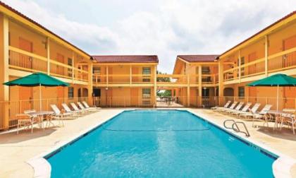 La Quinta Inn by Wyndham College Station - image 3