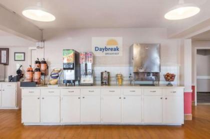 Days Inn by Wyndham College Station University Drive - image 2