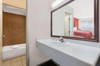 Days Inn by Wyndham College Station University Drive - image 5