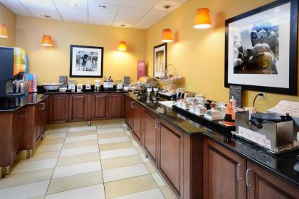 Hampton Inn Martinsville - image 11