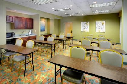 Hampton Inn Martinsville - image 14