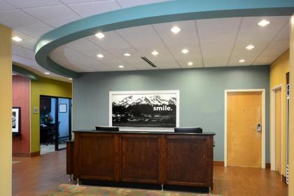 Hampton Inn Martinsville - image 8