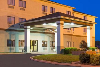 Days Inn by Wyndham Collinsville