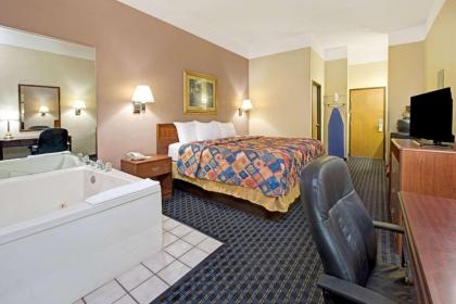 Days Inn by Wyndham Collinsville - image 12