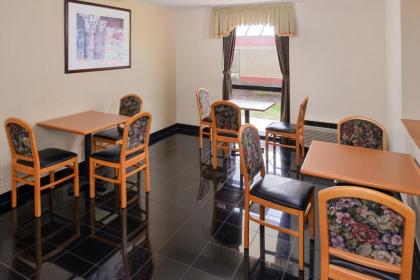 Americas Best Value Inn - Collinsville / St. Louis - image 12