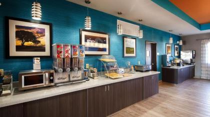 Best Western Plus Lonestar Inn & Suites - image 6