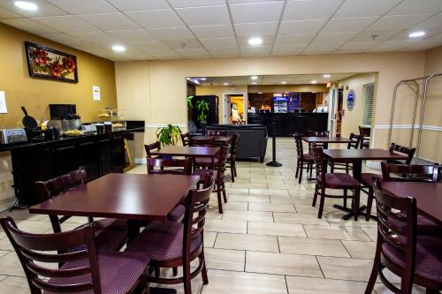 Rodeway Inn Central Colorado Springs - image 5