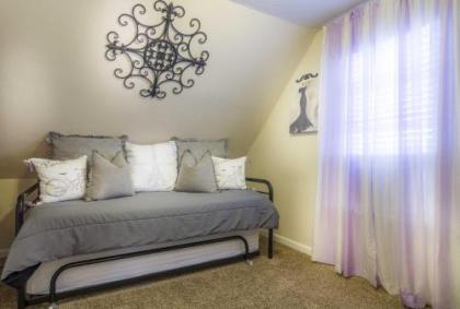 The Chandelier House - image 4