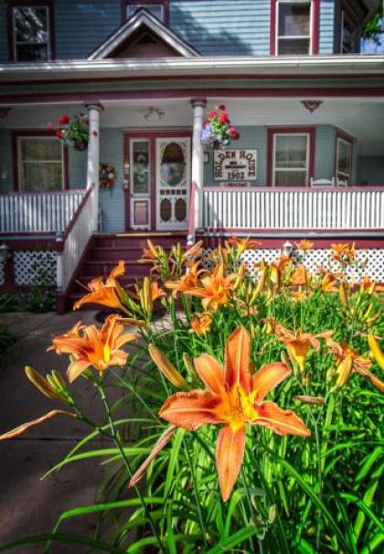 Holden House 1902 Bed & Breakfast Inn - image 3