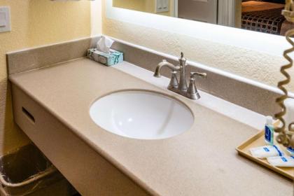 Rodeway Inn & Suites Colton-Riverside - image 9