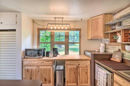 Cozy Abode with Views 2 Mi to Teakettle River! - image 8
