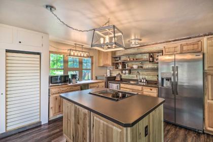 Cozy Abode with Views 2 Mi to Teakettle River! - image 9