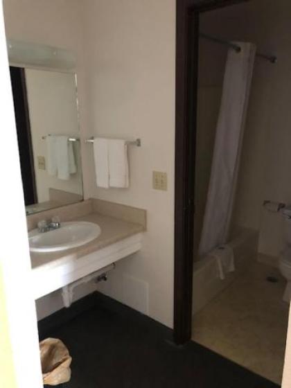 Midway Budget Inn - image 3