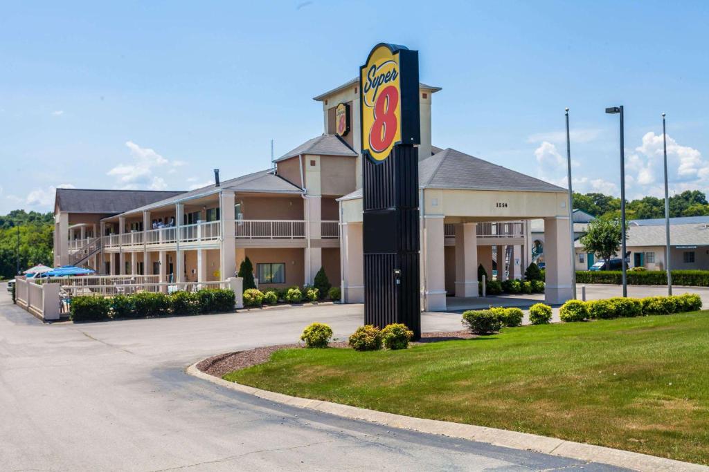 Super 8 by Wyndham Columbia - main image