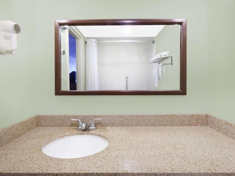 Days Inn & Suites by Wyndham SE Columbia Ft Jackson - main image