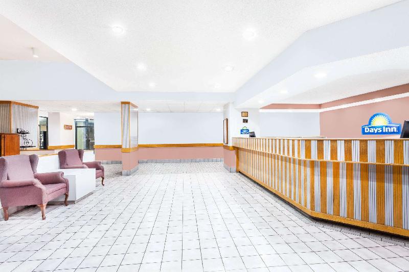 Days Inn & Suites by Wyndham SE Columbia Ft Jackson - image 5