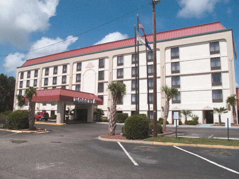 La Quinta Inn & Suites by Wyndham Maingate Fort Jackson - main image