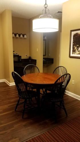 Best Western Plus Dutch Haus Inn and Suites - image 5