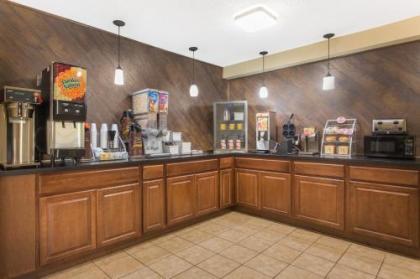 Super 8 by Wyndham Columbus Airport - image 5