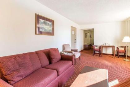 Columbus inn and Suites - image 4
