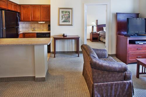 Staybridge Suites Columbus - Fort Benning an IHG Hotel - image 5