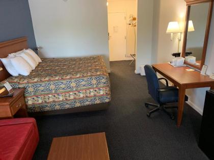Days Inn by Wyndham Columbus IN - image 11