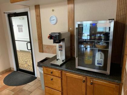 Days Inn by Wyndham Columbus IN - image 14