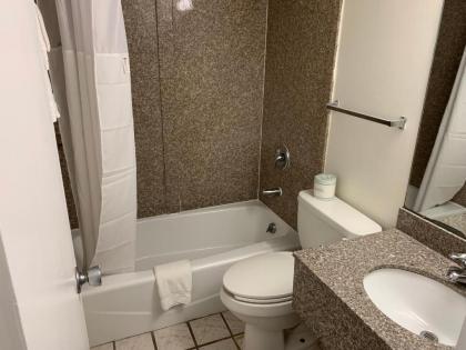 Days Inn by Wyndham Columbus IN - image 3