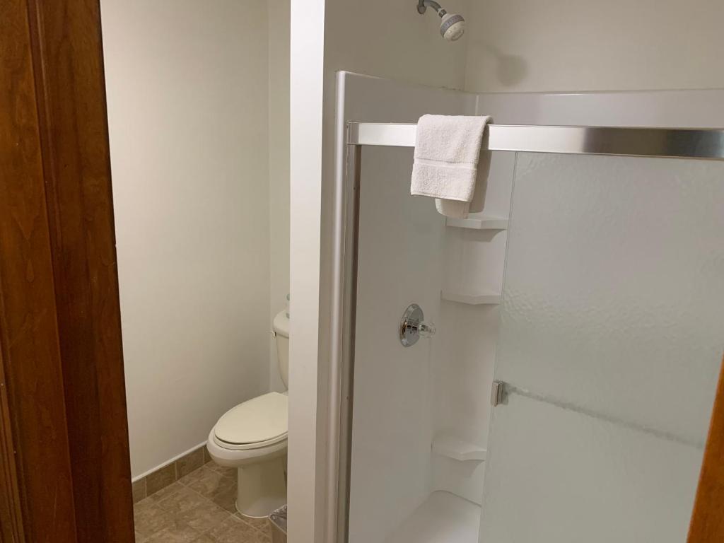 Days Inn by Wyndham Columbus IN - image 6