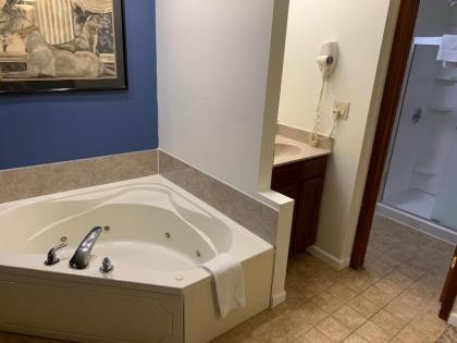 Days Inn by Wyndham Columbus IN - image 7