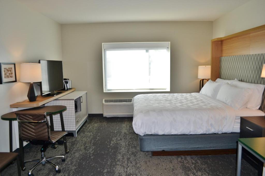 Holiday Inn - Columbus an IHG Hotel - image 3