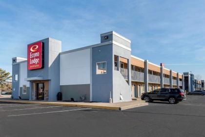 Econo Lodge Inn  Suites