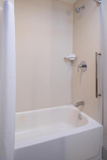 Fairfield Inn & Suites by Marriott Columbus IN - image 10