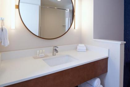Fairfield Inn & Suites by Marriott Columbus IN - image 8