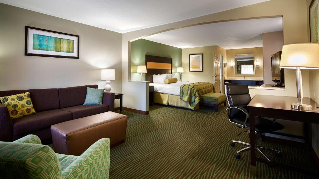 Best Western Executive Suites - image 5