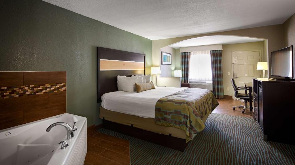 Best Western Executive Suites - image 6