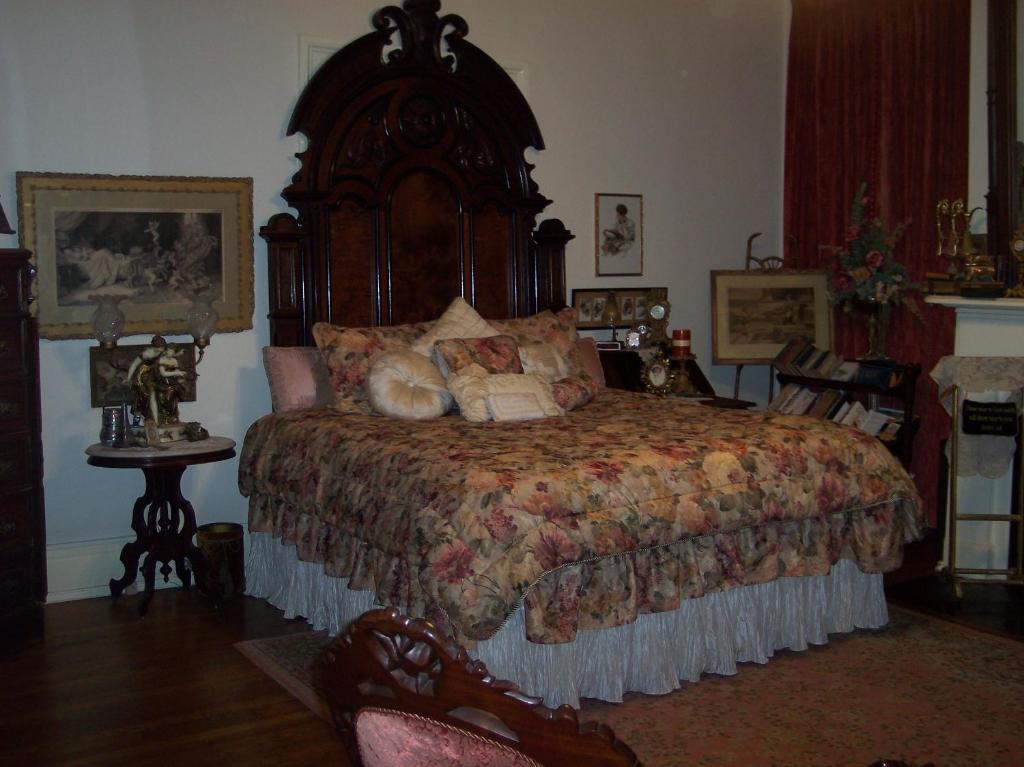 Shadowlawn Bed and Breakfast - image 3