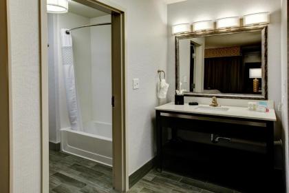Hampton Inn and Suites Columbus MS - image 12