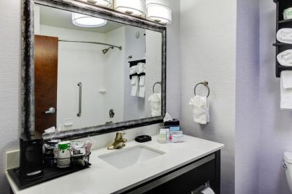 Hampton Inn and Suites Columbus MS - image 14