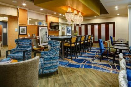 Hampton Inn and Suites Columbus MS - image 9