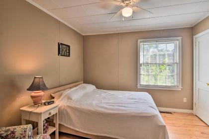 Quaint Cottage with Deck Near Tryon Equestrian Center - image 12