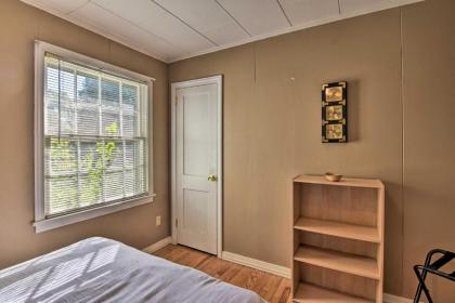 Quaint Cottage with Deck Near Tryon Equestrian Center - image 13