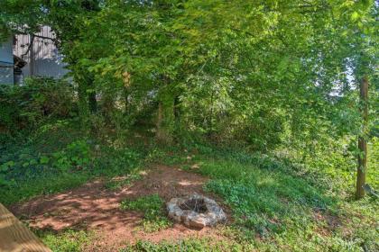 Quaint Cottage with Deck Near Tryon Equestrian Center - image 14