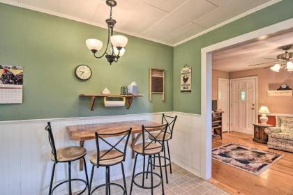 Quaint Cottage with Deck Near Tryon Equestrian Center - image 5