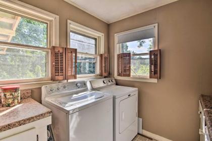 Quaint Cottage with Deck Near Tryon Equestrian Center - image 9