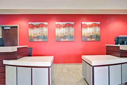 Ramada by Wyndham Columbus Hotel & Conference Center - image 10