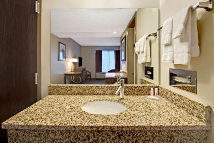 Ramada by Wyndham Columbus Hotel & Conference Center - image 12