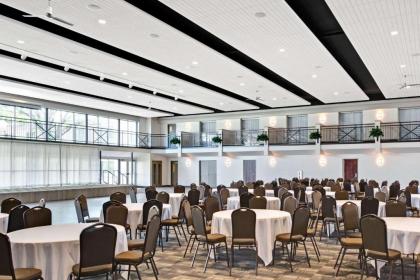 Ramada by Wyndham Columbus Hotel & Conference Center - image 15