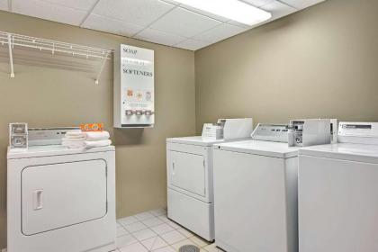 Ramada by Wyndham Columbus Hotel & Conference Center - image 3