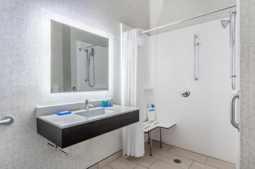 Holiday Inn Express Columbus - Ohio Expo Center an IHG Hotel - image 2